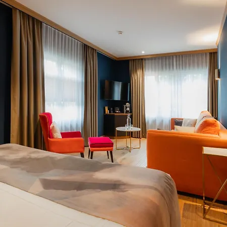 Boutique Glacier Hotel 4*